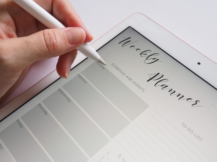A Complete 12-Month Wedding Timeline Planning Checklist